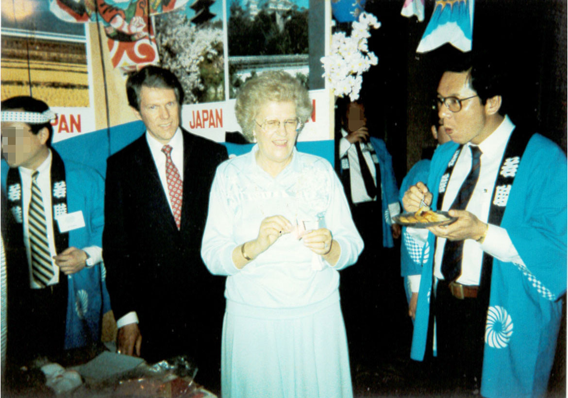 左から：Bourns Inc. Gordon Bourns 氏、共同創業者 Rosemary Bourns 氏、弊社代表　松田樹一