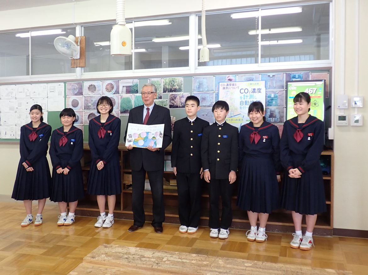 鳴和中学校の生徒皆様から「感謝の色紙」を頂きました。